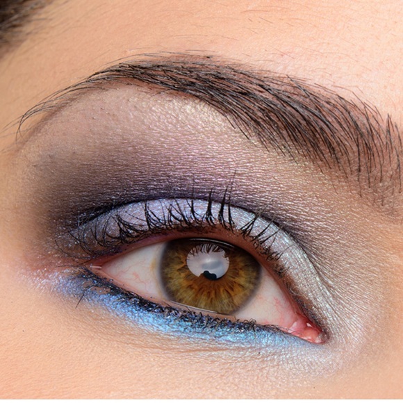 KVD alchemist Holographic Palette. - Picture 3 of 12